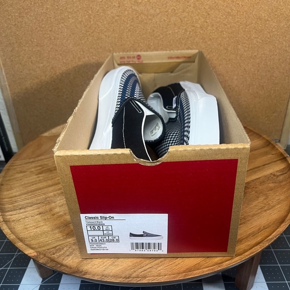 Vans slip on
Brand new
‘Tileboard black ‘
*RARE**
NWOT - Picture 8 of 11